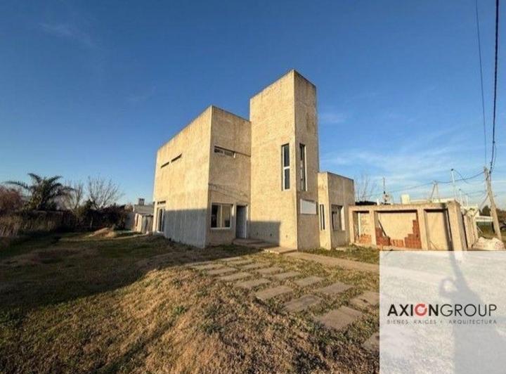 Casa · 182m² · 4 Ambientes · 1 Cochera