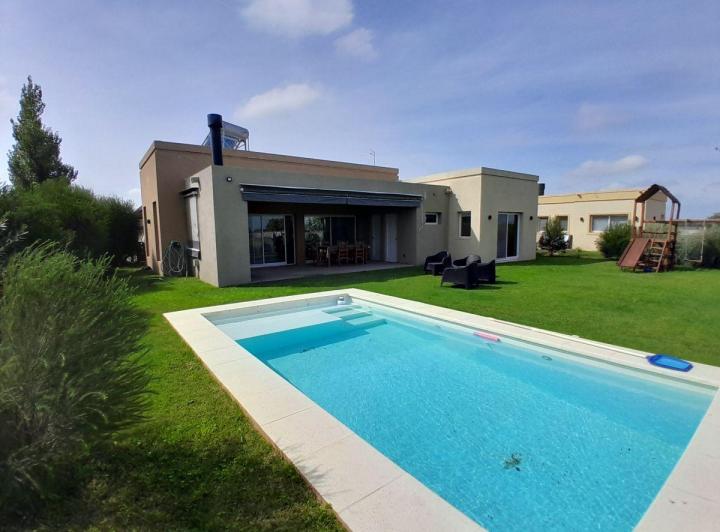Casa · 140m² · 4 Ambientes · 1 Cochera