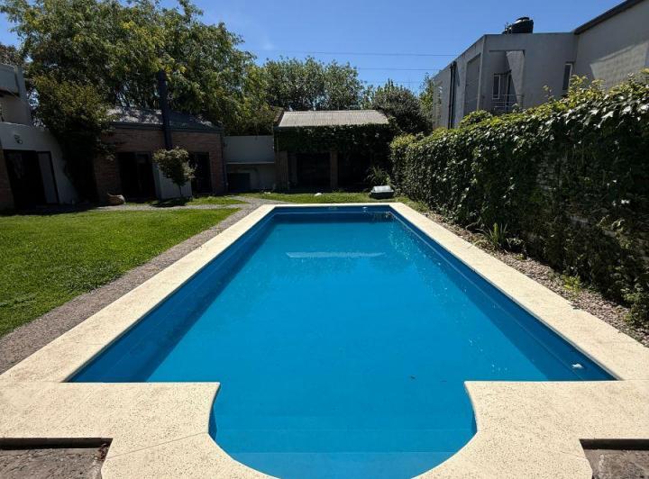 Casa · 200m² · 5 Ambientes · 2 Cocheras