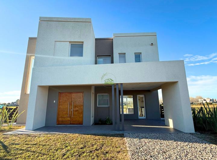 Casa · 180m² · 4 Ambientes · 1 Cochera