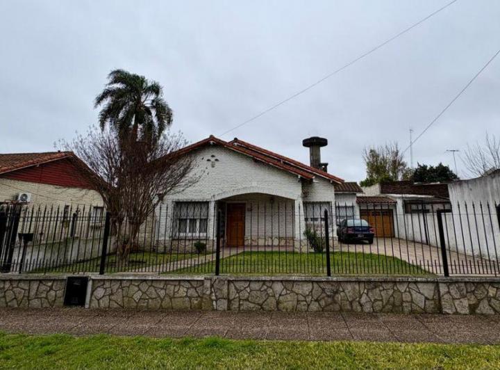 Casa · 200m² · 4 Ambientes · 1 Cochera