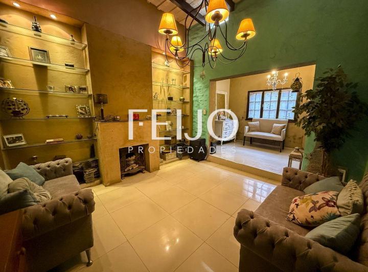 Casa · 113m² · 6 Ambientes · 2 Cocheras