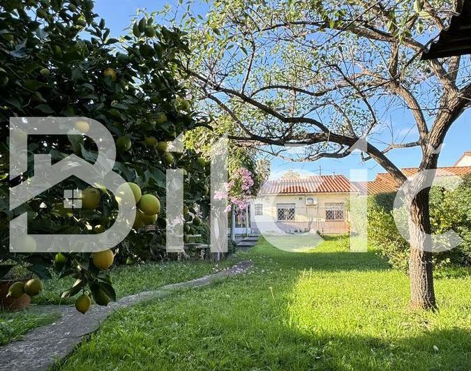 Casa · 81m² · 3 Ambientes · 2 Cocheras