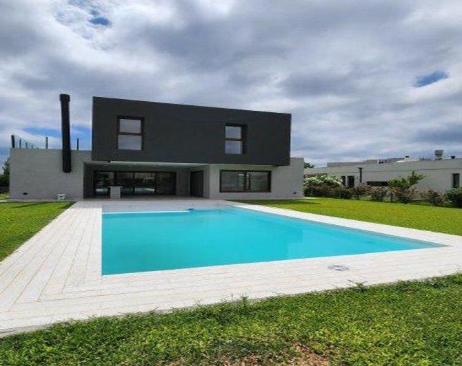 Casa · 280m² · 4 Ambientes · 1 Cochera