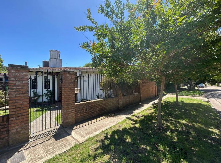 Casa · 60m² · 3 Ambientes · 2 Cocheras