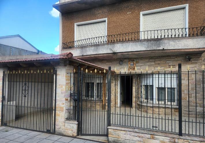 Casa · 156m² · 5 Ambientes · 1 Cochera