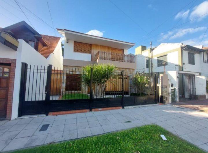 Casa · 1m² · 4 Ambientes