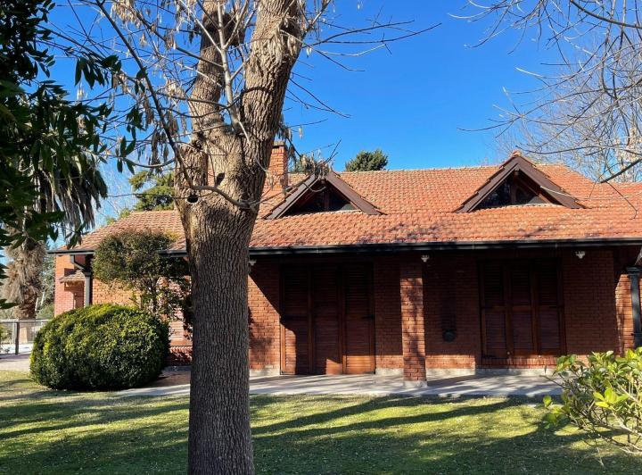 Casa · 200m² · 4 Ambientes · 1 Cochera
