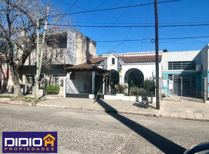 Casa · 220m² · 4 Ambientes · 4 Cocheras