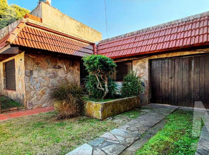 Casa · 110m² · 5 Ambientes · 2 Cocheras