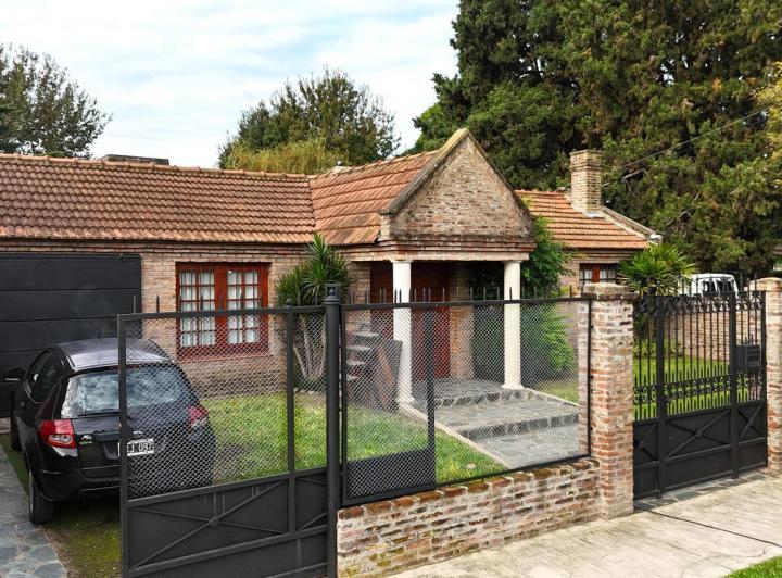 Casa · 200m² · 4 Ambientes · 3 Cocheras