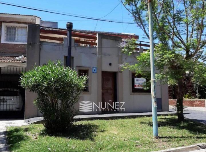Casa · 900m² · 4 Ambientes · 3 Cocheras