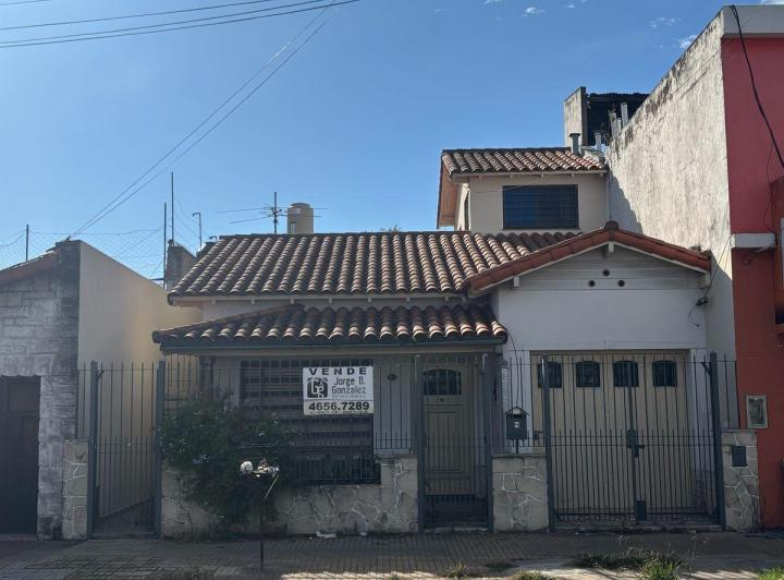 Casa · 130m² · 4 Ambientes · 1 Cochera