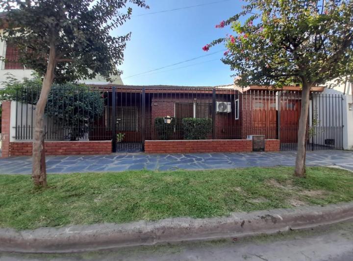 Casa · 85m² · 4 Ambientes · 1 Cochera