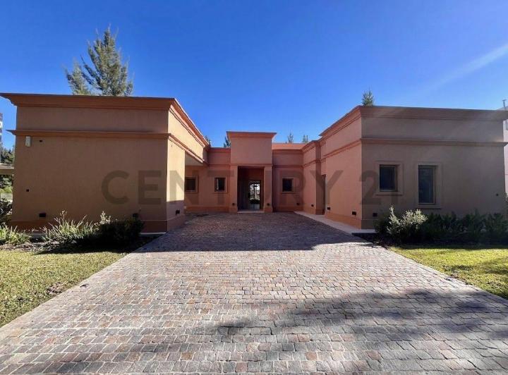 Casa · 211m² · 4 Ambientes