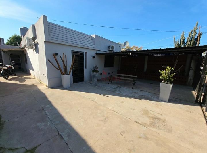Casa · 102m² · 4 Ambientes · 1 Cochera