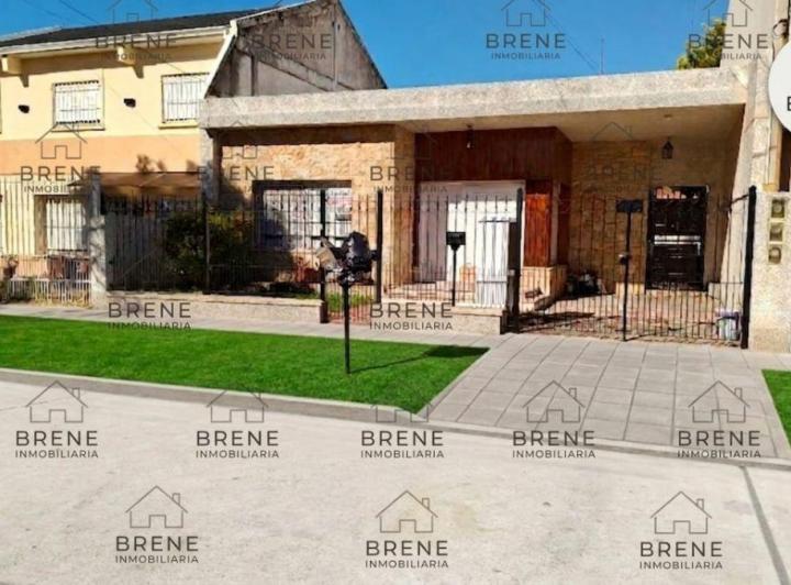 Casa · 83m² · 4 Ambientes · 1 Cochera
