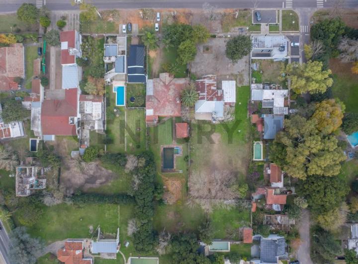 Casa · 300m² · 6 Ambientes · 3 Cocheras