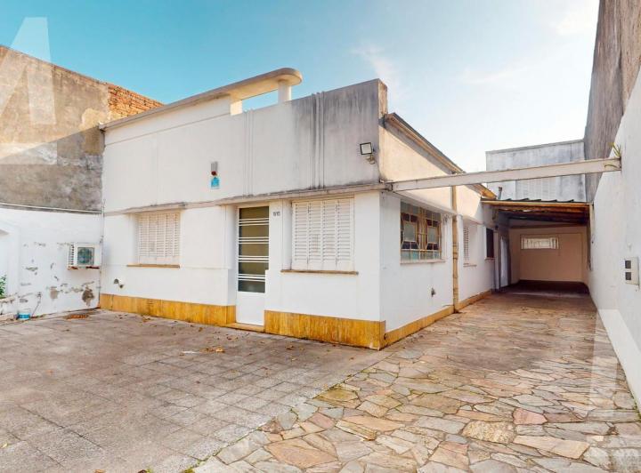 Casa · 300m² · 3 Dormitorios · 1 Cochera