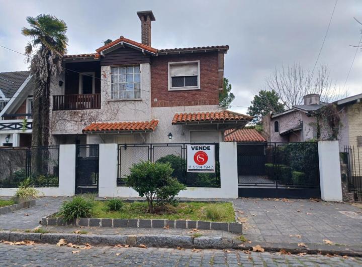 Casa · 230m² · 5 Ambientes · 3 Cocheras