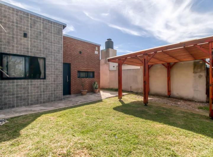 Casa · 75m² · 5 Ambientes · 1 Cochera
