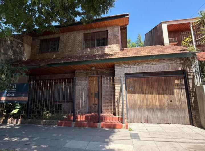 Casa · 241m² · 5 Ambientes · 2 Cocheras
