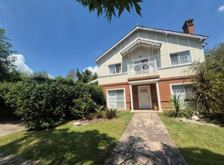 Casa · 136m² · 4 Ambientes · 1 Cochera