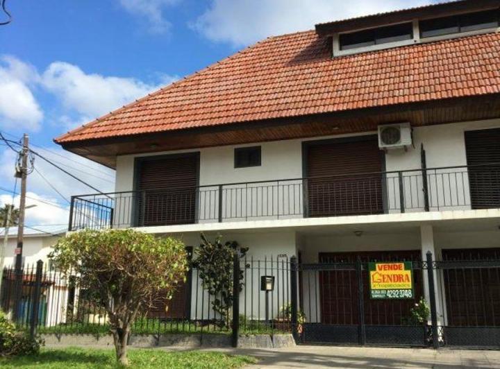 Casa · 180m² · 4 Ambientes · 1 Cochera