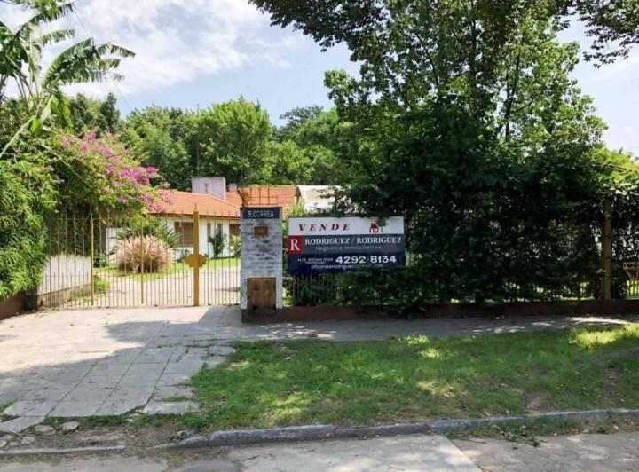 Casa · 300m² · 3 Dormitorios · 4 Cocheras
