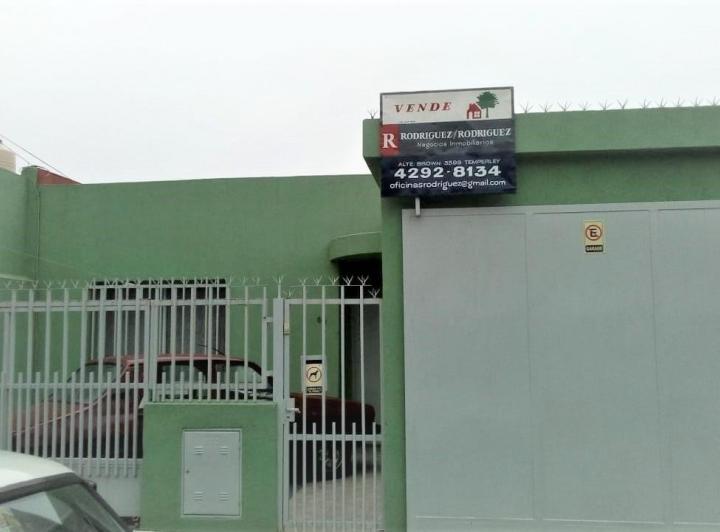 Casa · 180m² · 3 Dormitorios · 1 Cochera