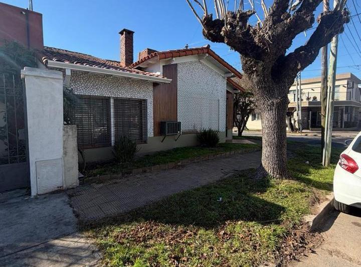 Casa · 187m² · 5 Ambientes · 2 Cocheras