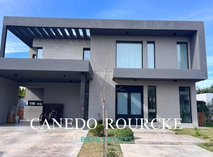 Casa · 840m² · 4 Ambientes