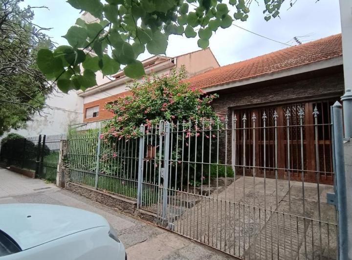 Casa · 251m² · 4 Ambientes · 1 Cochera