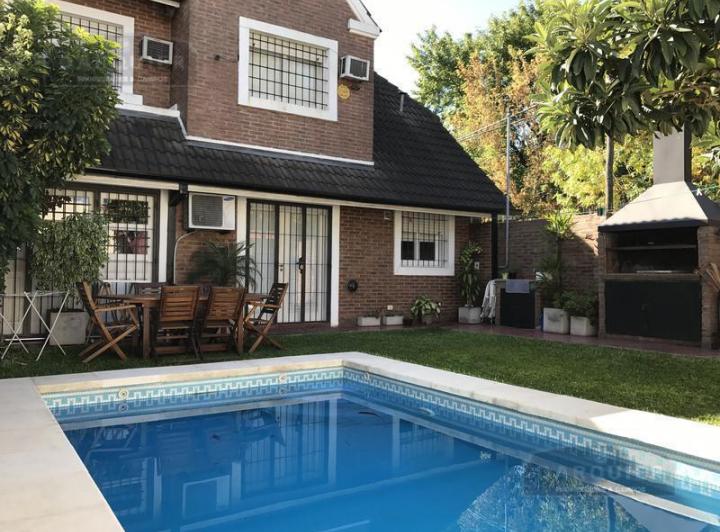 Casa · 130m² · 4 Ambientes · 2 Cocheras
