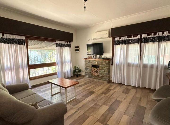 Casa · 150m² · 4 Ambientes · 2 Cocheras