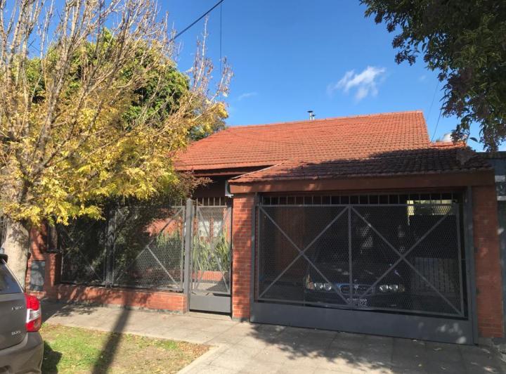 Casa · 200m² · 4 Ambientes · 1 Cochera