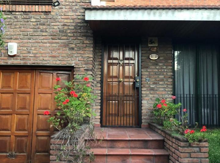 Casa · 170m² · 6 Ambientes · 2 Cocheras