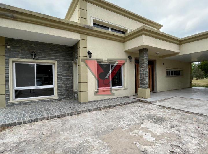 Casa · 320m² · 4 Ambientes · 1 Cochera