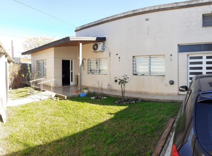 Casa · 130m² · 4 Ambientes · 2 Cocheras