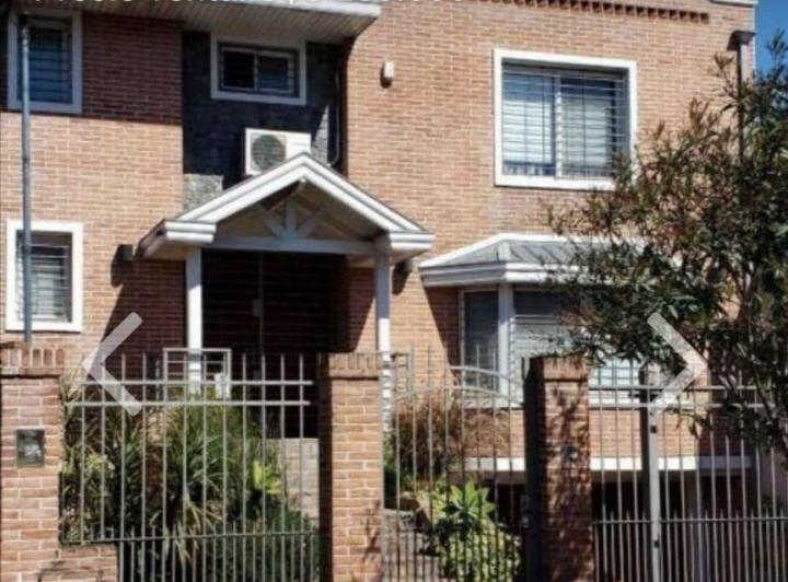 Casa · 254m² · 4 Ambientes · 4 Cocheras