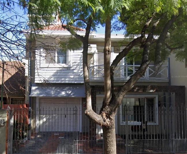 Casa · 1m² · 5 Ambientes · 1 Cochera
