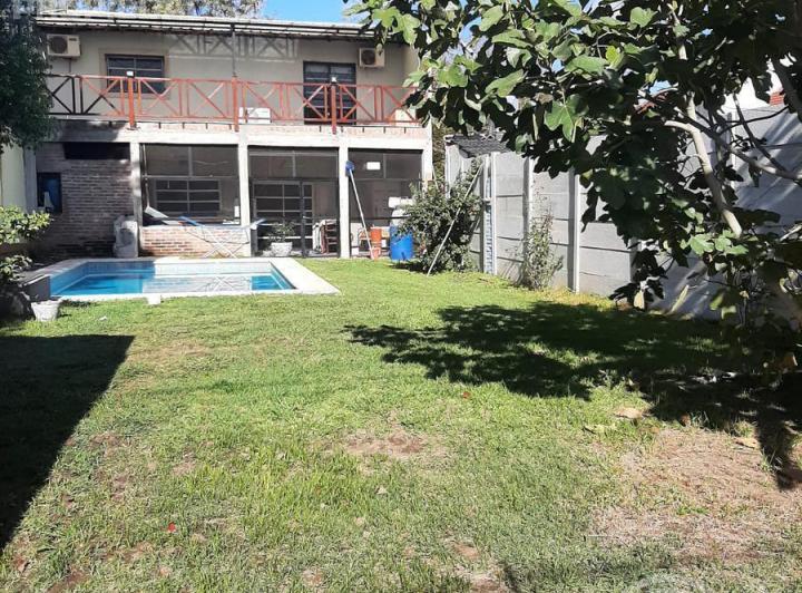 Casa · 350m² · 3 Ambientes · 1 Cochera