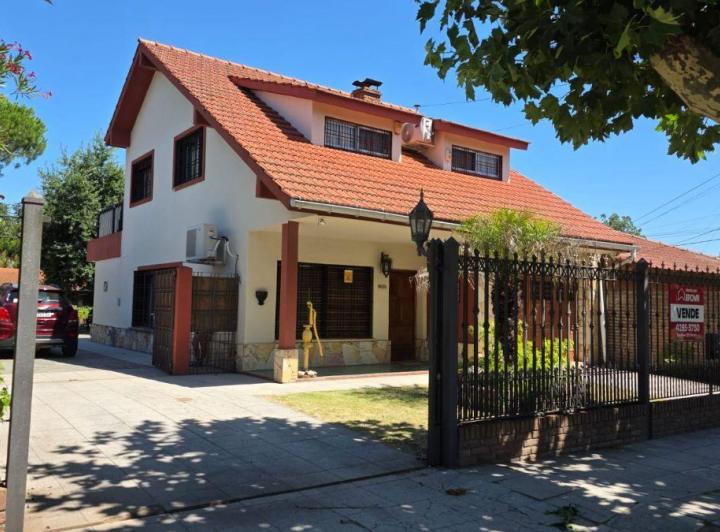 Casa · 363m² · 5 Ambientes · 3 Cocheras