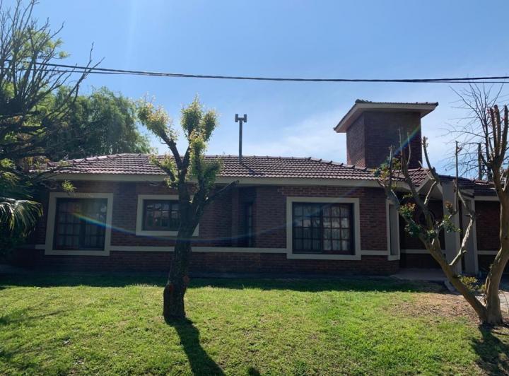 Casa · 180m² · 5 Ambientes · 1 Cochera