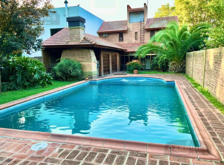 Casa · 609m² · 3 Dormitorios · 2 Cocheras