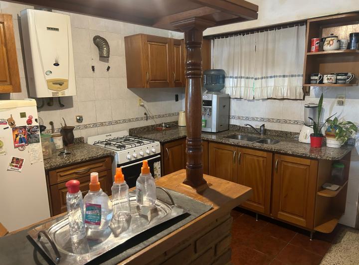 Casa · 70m² · 4 Ambientes · 3 Cocheras
