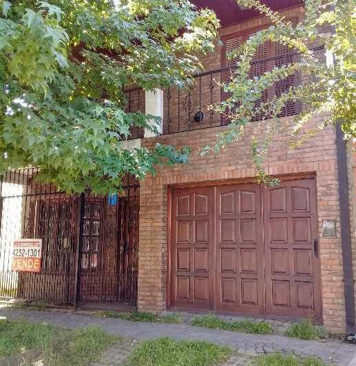 Casa · 205m² · 6 Ambientes · 1 Cochera