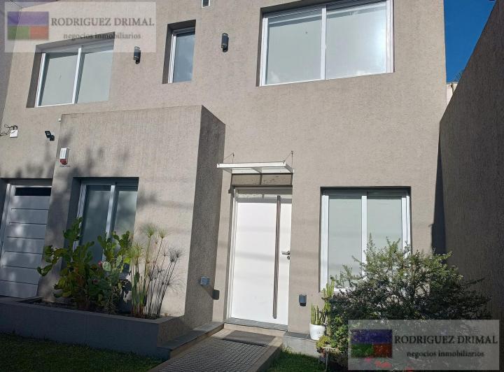 Casa · 450m² · 5 Ambientes · 1 Cochera