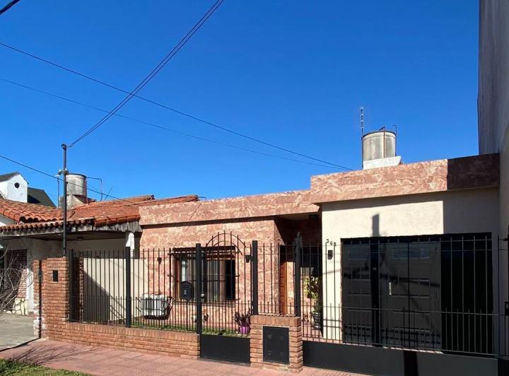 Casa · 180m² · 4 Ambientes · 1 Cochera