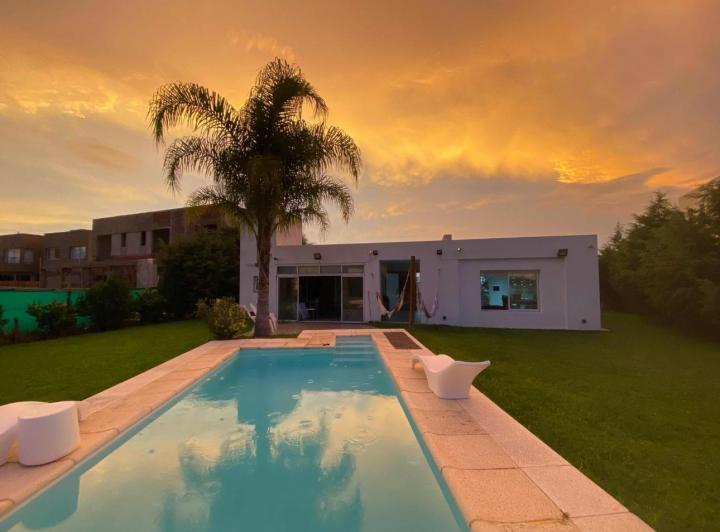 Casa · 150m² · 4 Ambientes · 2 Cocheras